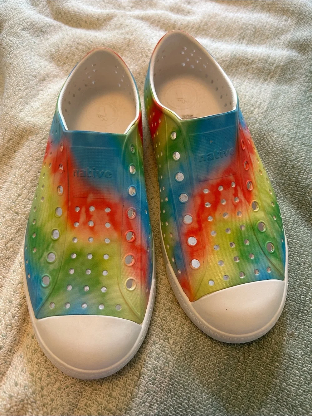 Native Kids Rainbow Tie-Dye Slip-On Water Shoes - White Trim Sz Youth 5